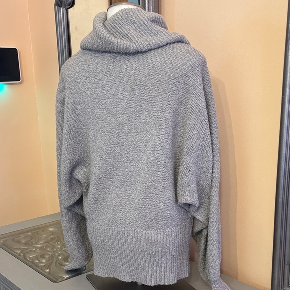 Vintage Casual Corner Medium Acrylic Cozy Gray Turtleneck Sweater Big Sleeves - Picture 7 of 8